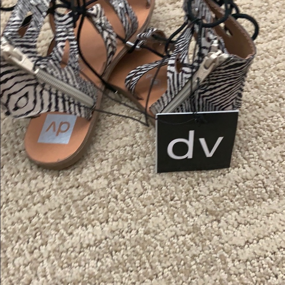 Shoes - Picture 2 of 4